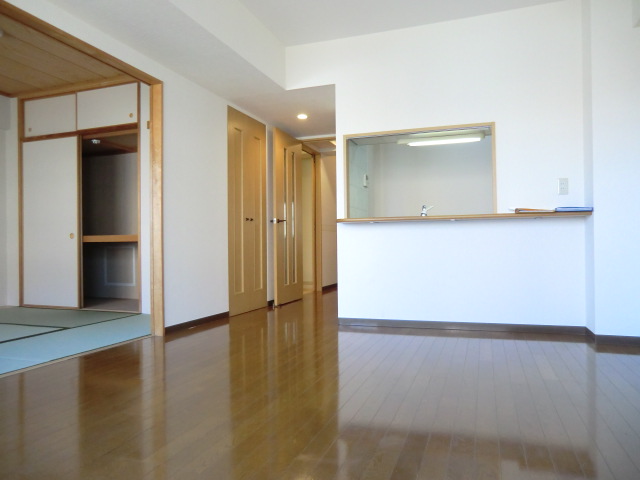 Living and room. Spacious 11.6 tatami