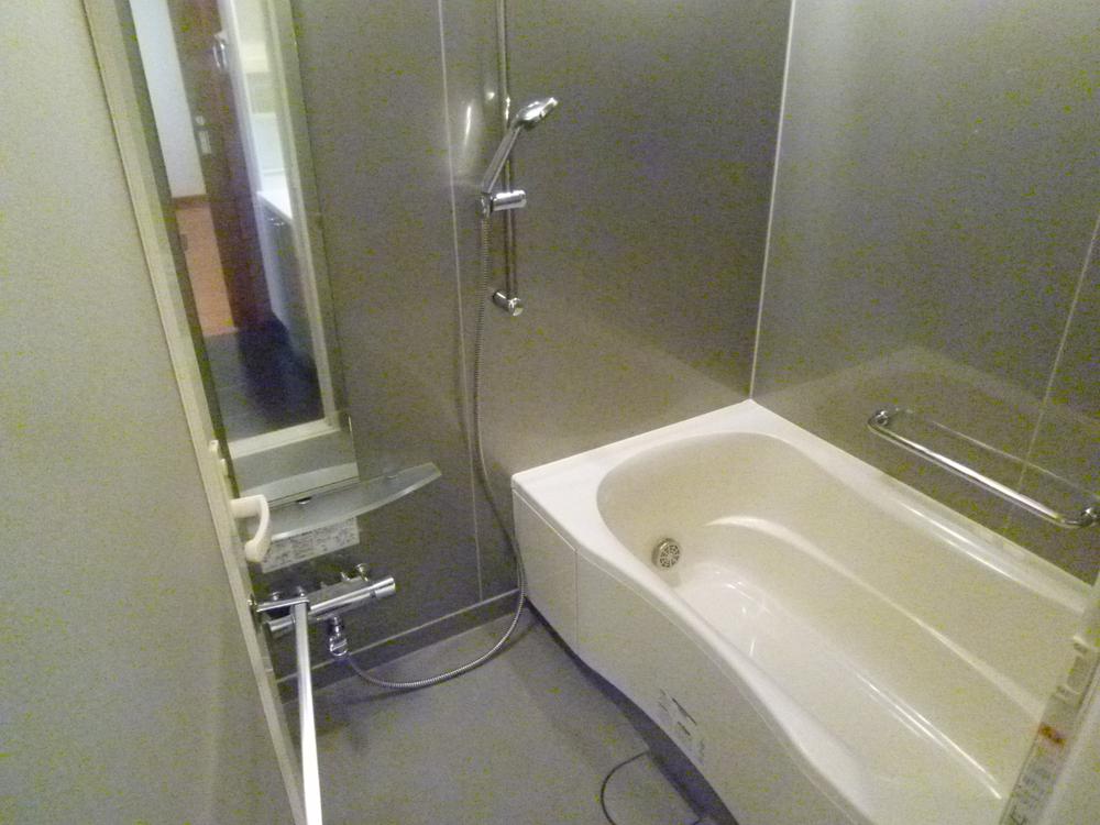 Bathroom.  ◆ This unit bus and spacious.