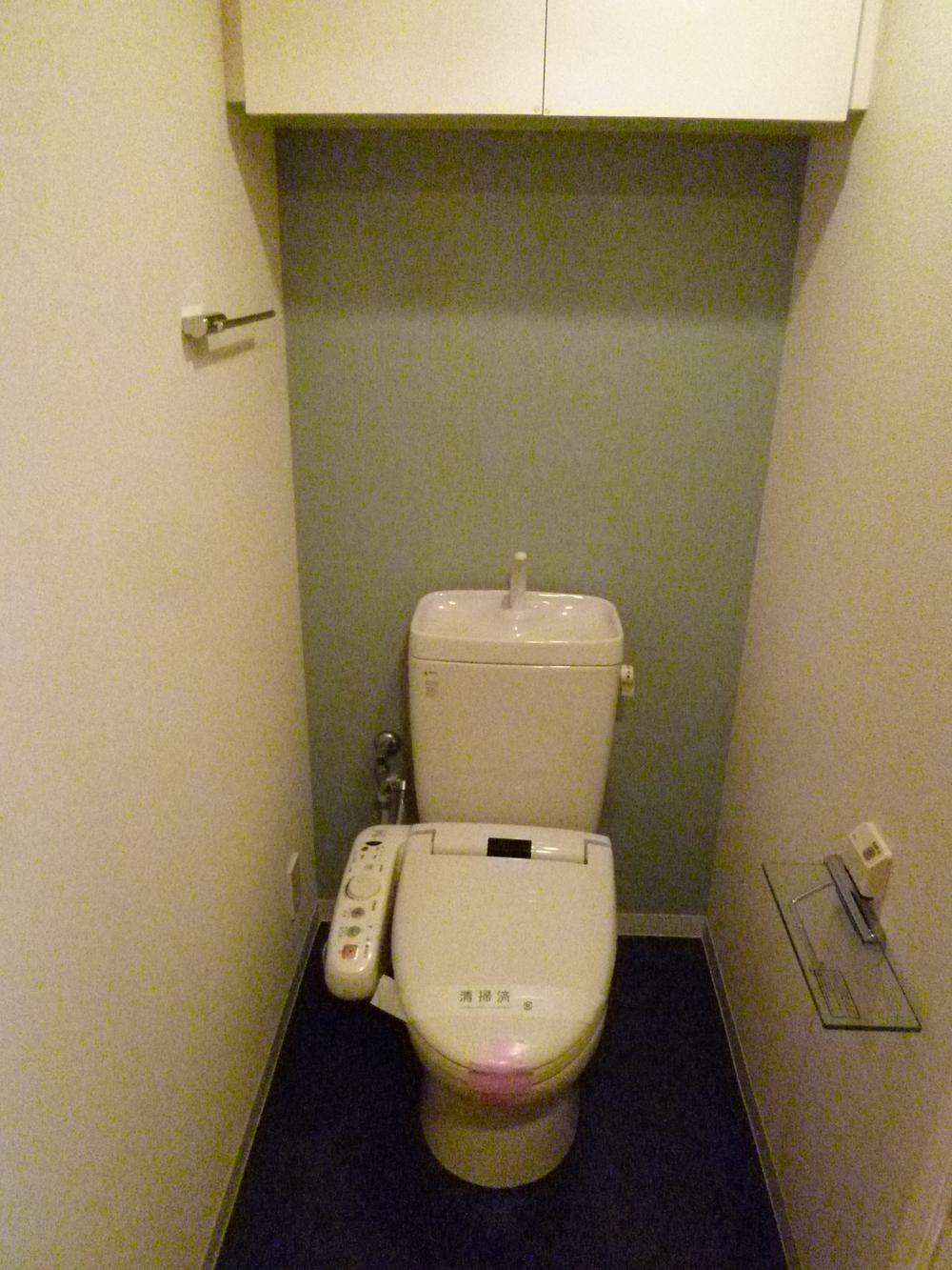 Toilet.  ◆ It is hanging cupboard with a bidet toilet.