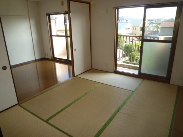 Other room space. Serene Japanese-style room 6 quires