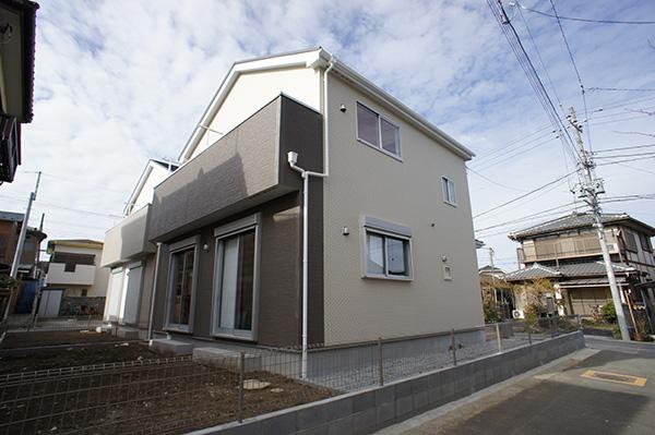Local appearance photo. Building 2