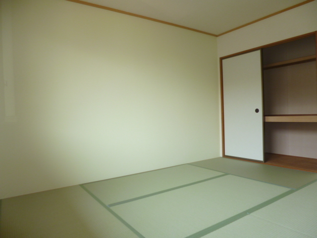 Living and room. Japanese-style room 6 quires