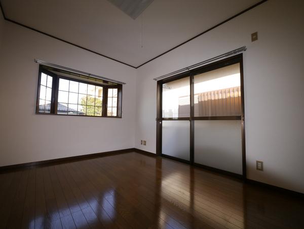 Other room space. Corner room ・ Bay window with!