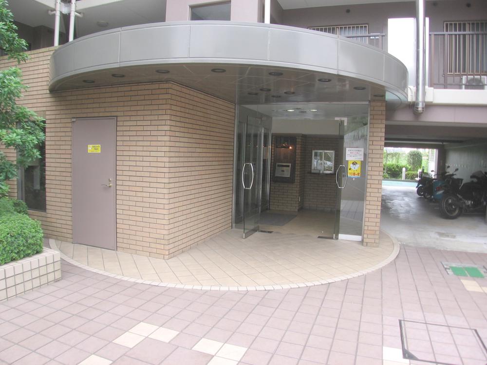 Entrance. Common areas