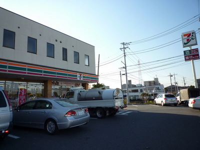 Convenience store. 450m to Seven-Eleven (convenience store)