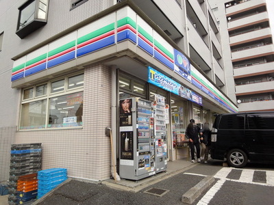 Convenience store. Three F until the (convenience store) 220m