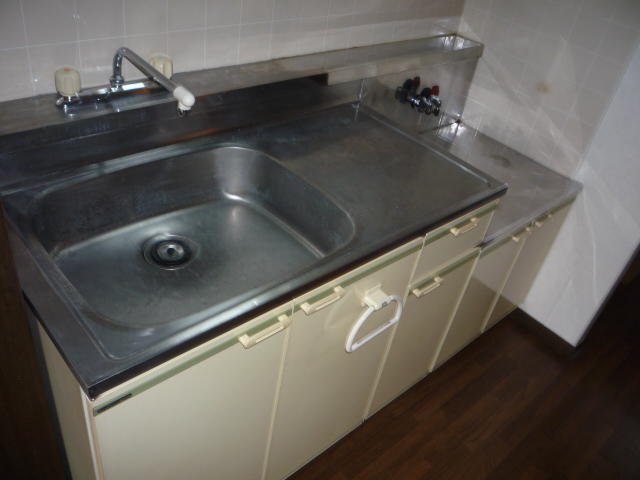 Kitchen. With hot water supply Two-burner stove installation Allowed Kitchen