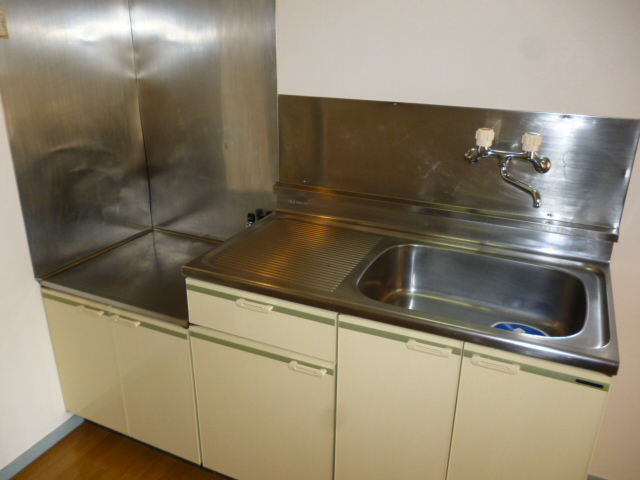 Kitchen. With hot water supply Two-burner gas stove installation Allowed