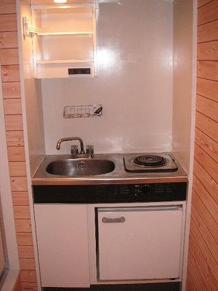 Kitchen. Electric stove ・ Mini fridge with