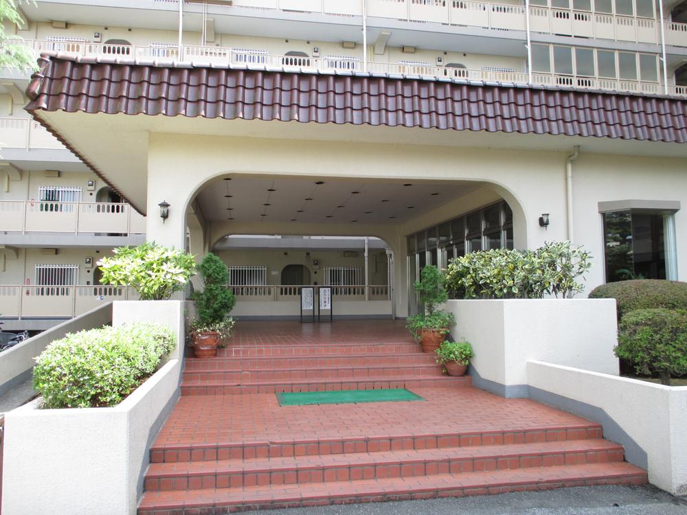 Entrance. Entrance (August 2013) Shooting