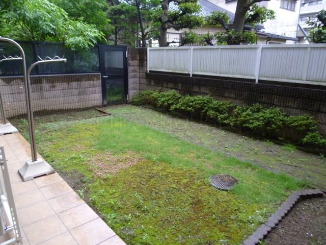 Garden.  [Private garden] It is also possible to play in gardening and garden.
