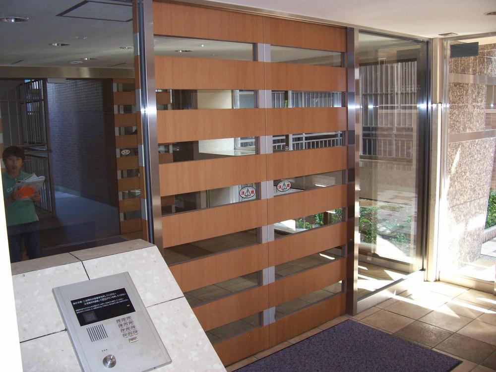 Entrance. Common areas