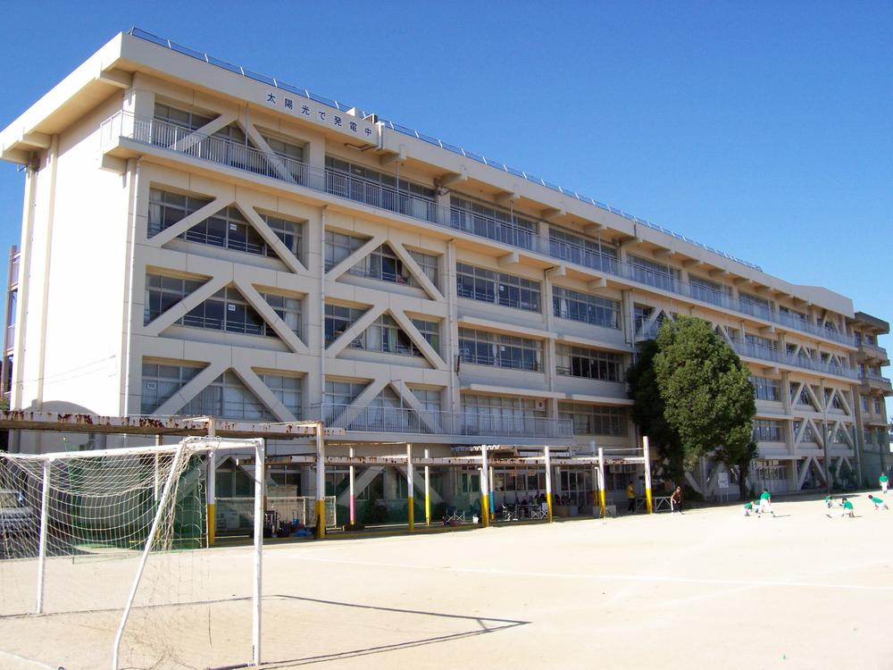 Junior high school. 1600m to Matsudo Municipal sixth junior high school
