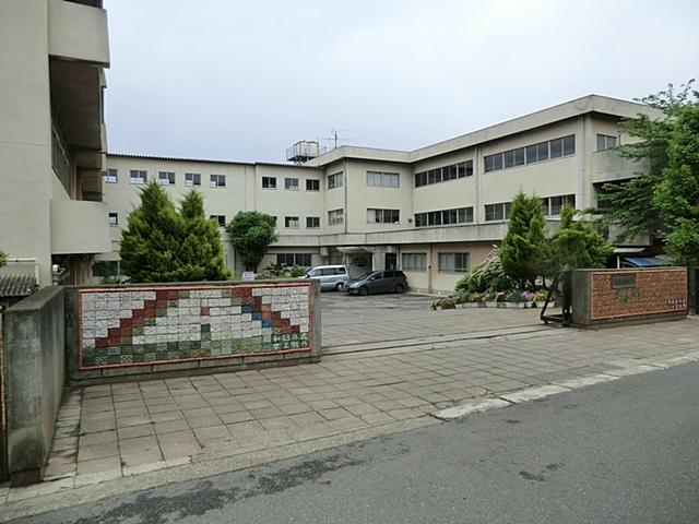 Primary school. Matsudo Municipal Kamihongo 350m up to elementary school