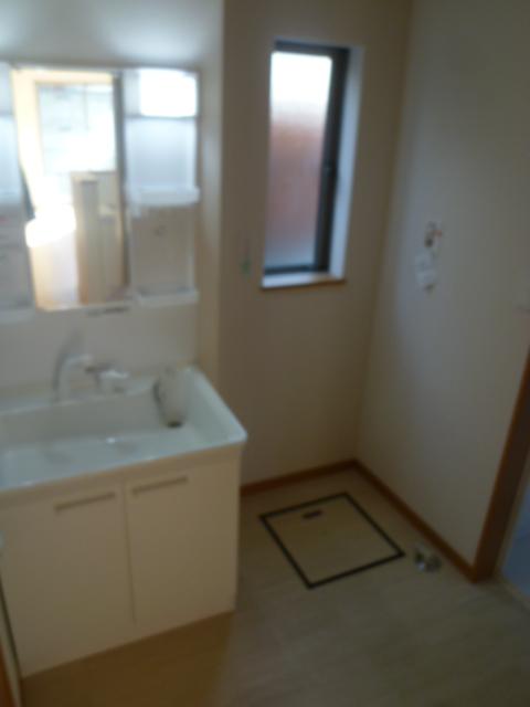 Wash basin, toilet. Indoor (12 May 2013) Shooting