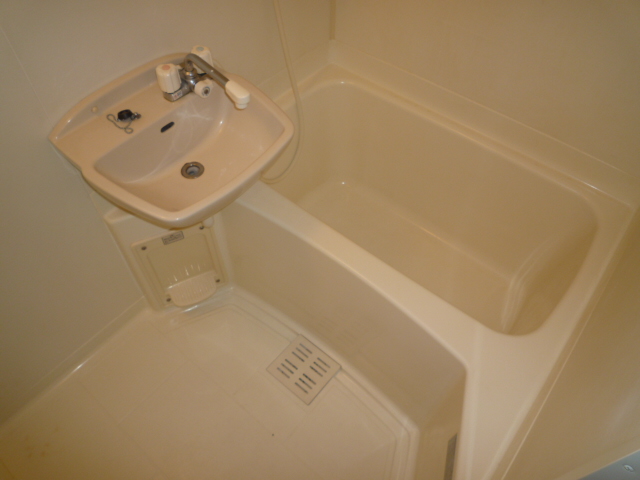 Bath. Clean bathroom with wash basin