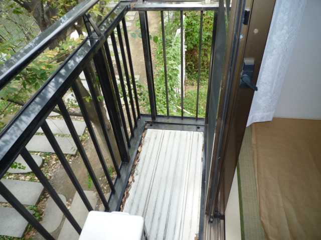 Balcony. Futon also Jose