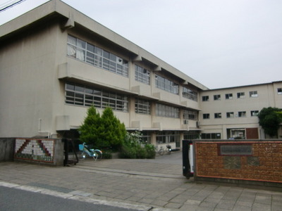 Primary school. 426m to Matsudo Municipal Kamihongo second elementary school (elementary school)