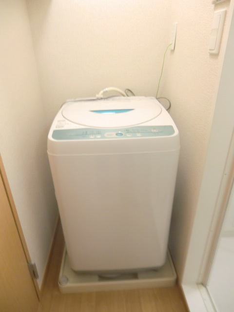 Washroom.  ☆ It comes with a washing machine ☆