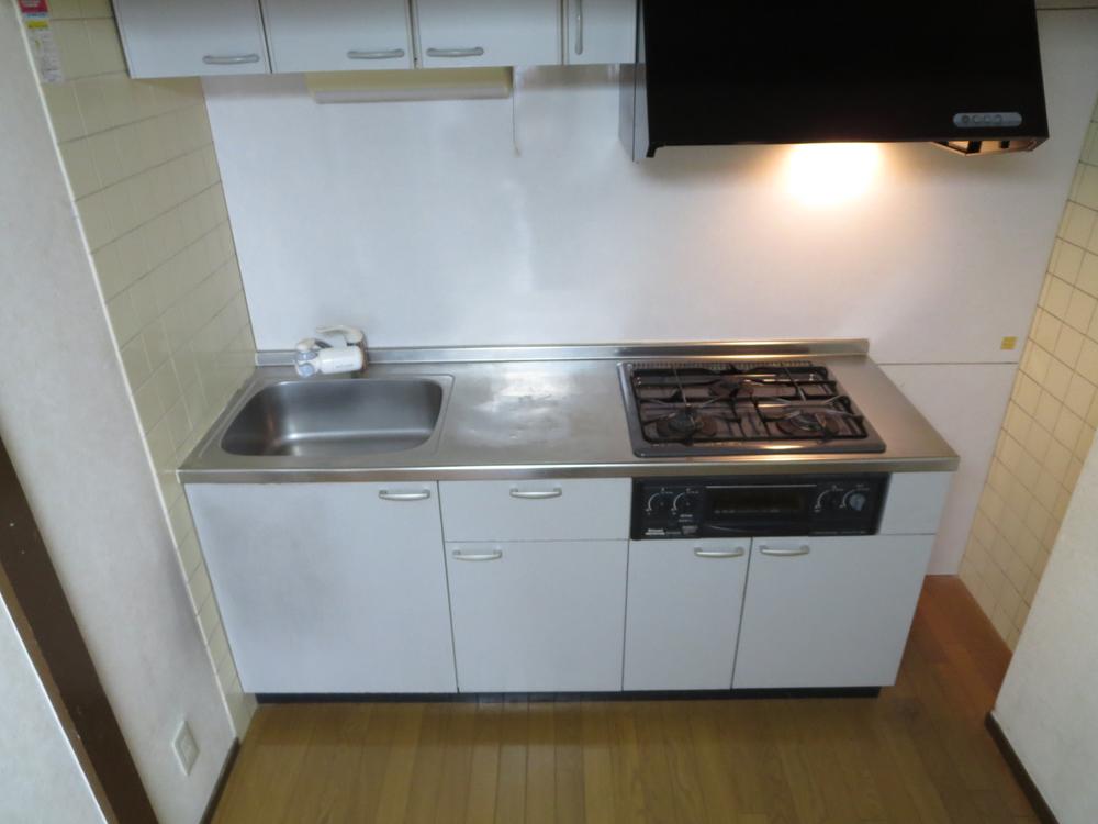 Kitchen. 3-neck is the stove of the kitchen