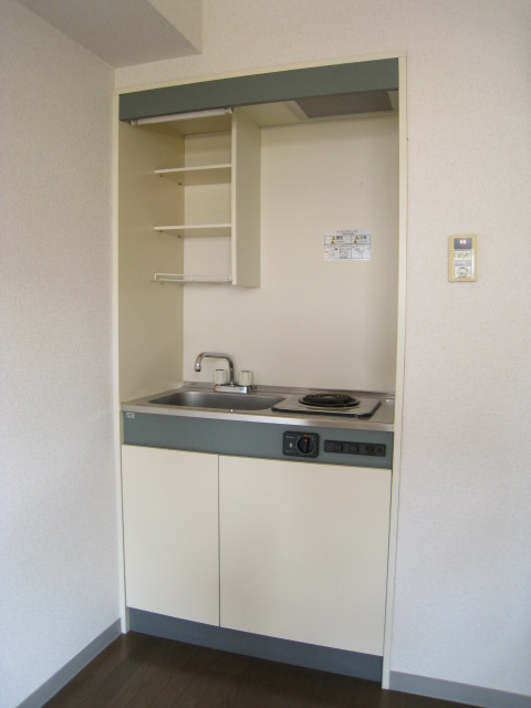 Kitchen. 1-neck with stove.