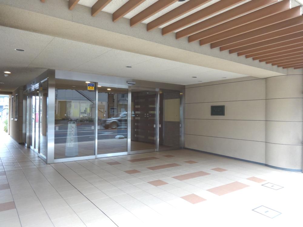 Entrance.  [entrance] It is a glassed-in fashionable entrance.