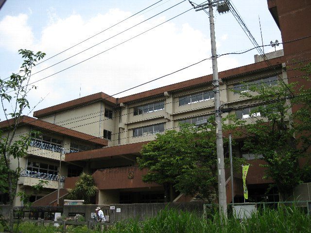 Primary school. Municipal Asahimachi to elementary school (elementary school) 680m