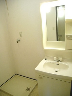 Washroom. Independent wash basin ・ Undressing space! 