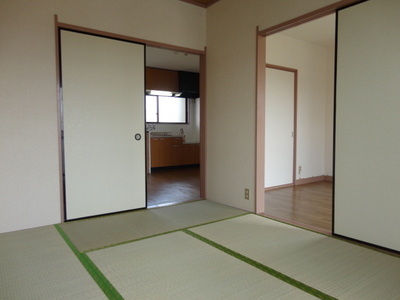 Living and room. Japanese-style room with a closet