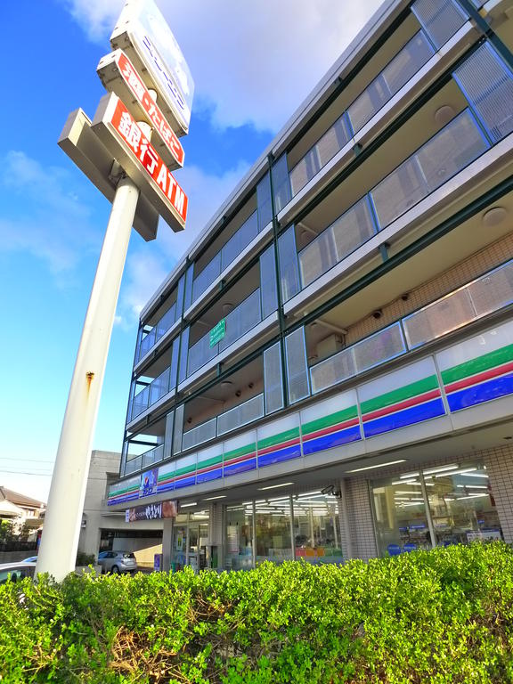 Convenience store. Three F Matsudo bridle bridge shop until the (convenience store) 552m