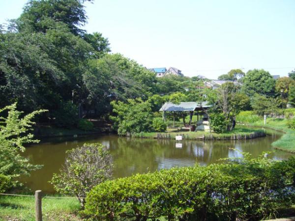 park. 500m to Benten Pond Park