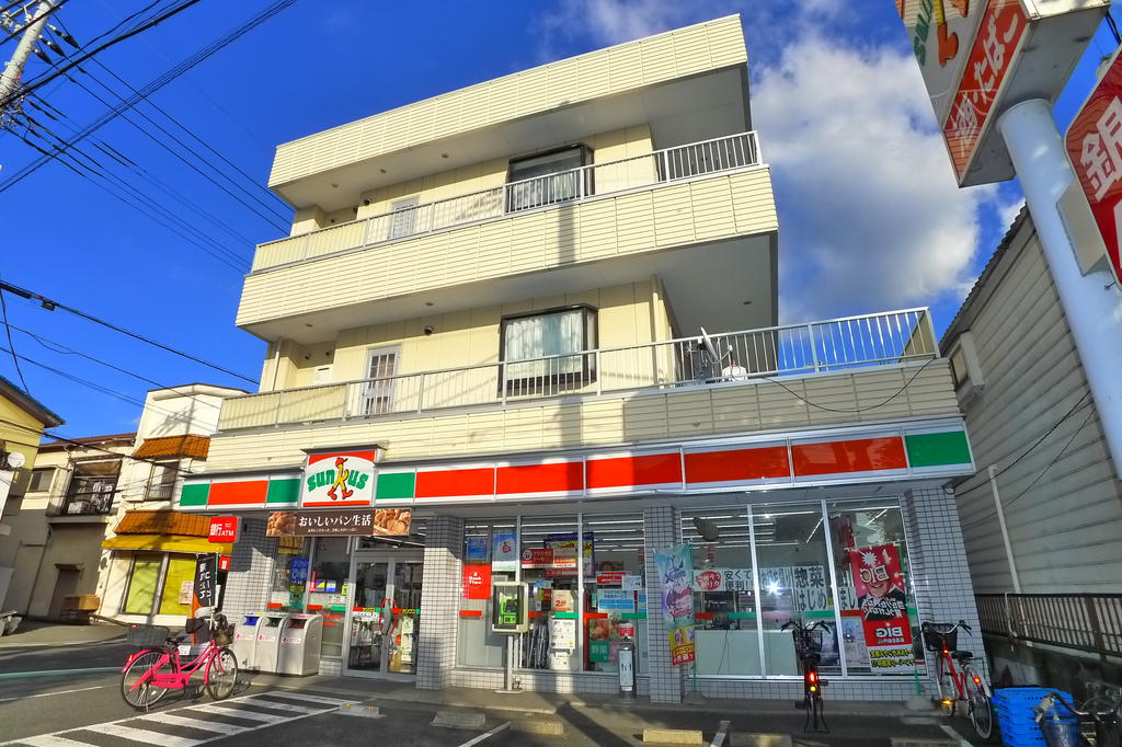 Convenience store. Thanks Matsudo lily of the tree-dori up (convenience store) 291m