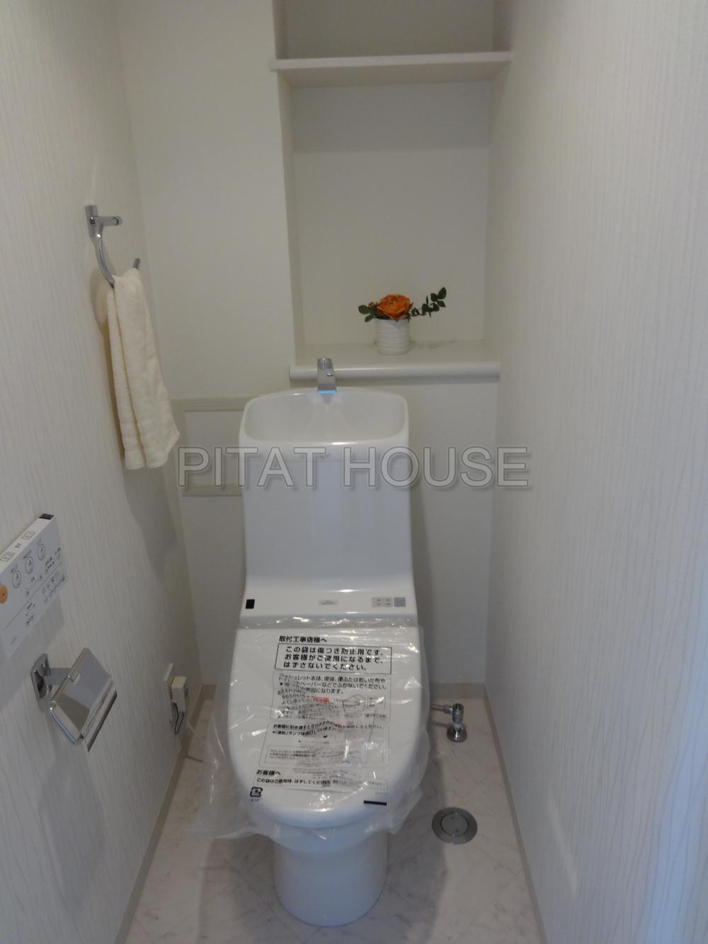 Toilet.  [toilet] Comfortable warm water washing toilet seat to the toilet