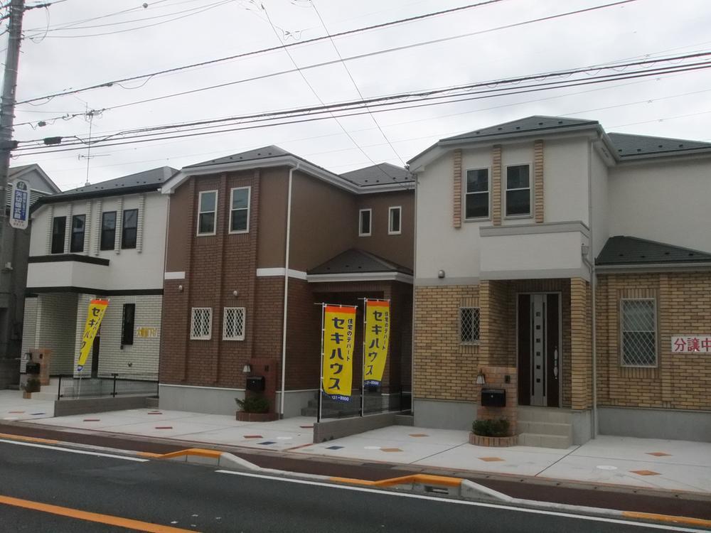 Local photos, including front road. From left 1 Building ・ Building 2 (sale already) Building 3