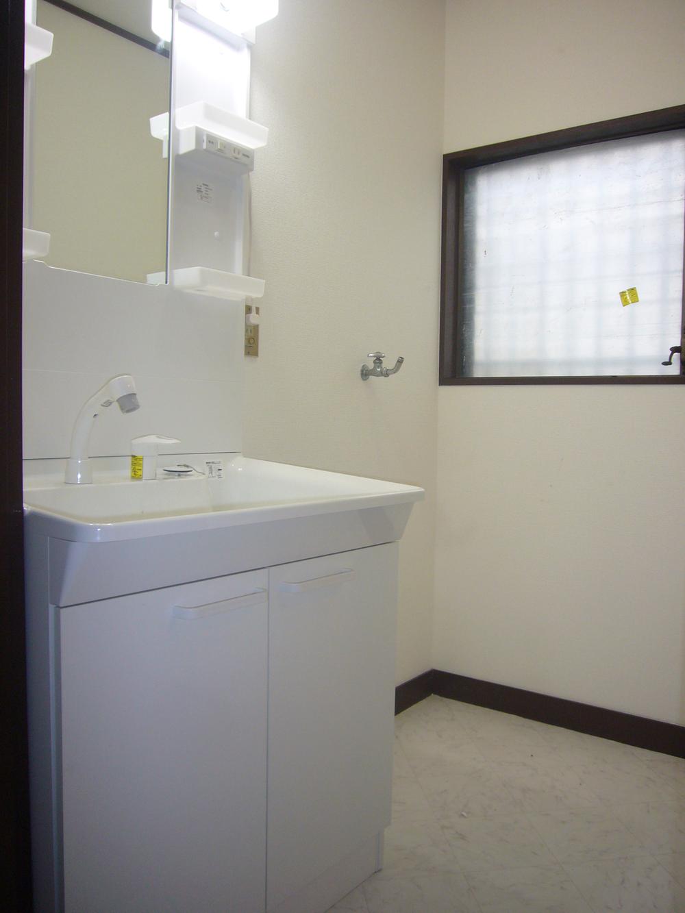 Wash basin, toilet. Indoor (September 2013) Shooting
