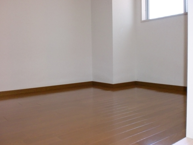 Other room space. Western-style 4 is also easy-to-use made of Nagakata quires! 