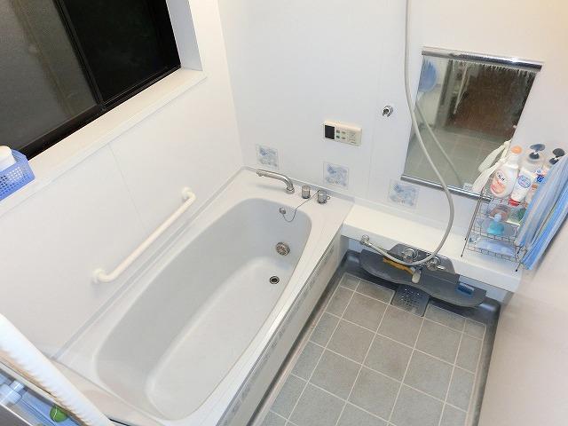 Bathroom. 1F ・ 2F both, It is a bathroom of 1 pyeong type.