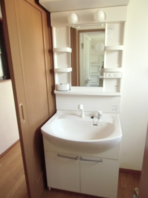 Washroom. Small independent washbasin that put even