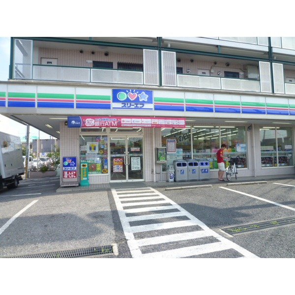 Convenience store. Three F Matsudo Hachigasaki store up (convenience store) 639m