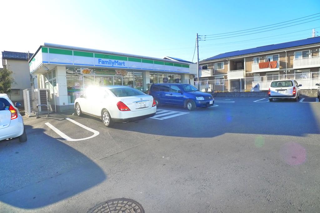 Convenience store. FamilyMart Matsudo Oganedaira store up (convenience store) 822m