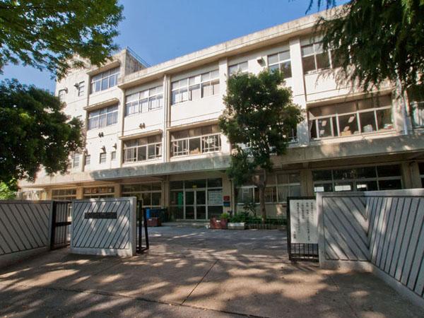 Primary school. 690m to Matsudo City Gen Makino elementary school