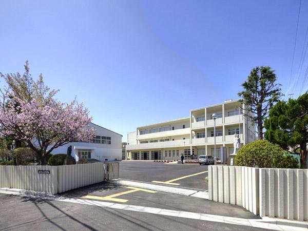 Junior high school. 300m to Matsudo Municipal put away junior high school