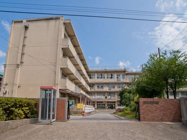 Junior high school. 2300m to Matsudo Municipal sixth junior high school