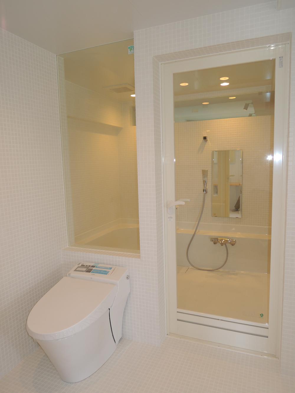 Toilet.  [toilet] And the partition of the bathroom in a glass, Toilet removing the sense of stagnation.