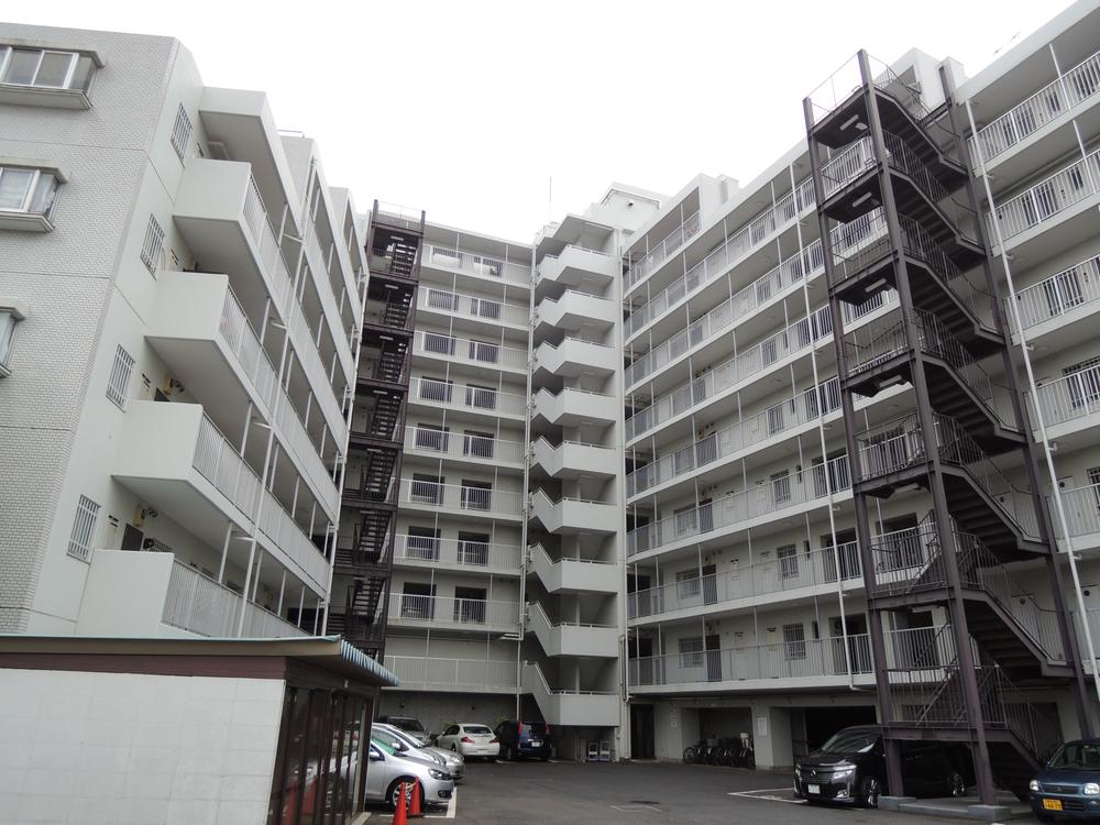 Local appearance photo.  [Exterior Photos] Total units 91 units