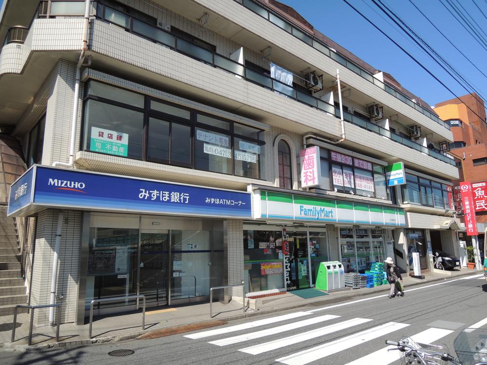 Convenience store. FamilyMart Kitakogane 400m to the station shop