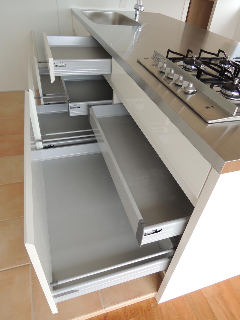 Other Equipment. Drawer of the kitchen uses Blum's slide rail, Quiet and smooth movement.