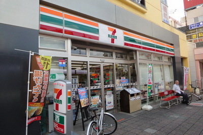 Convenience store. 300m to Seven-Eleven (convenience store)