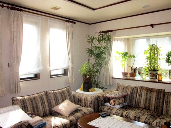 Living. Bright Hiroi living there is a bay window