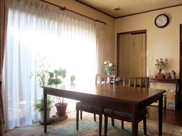 Other introspection. Dining there is a large window there is about 10 Pledge